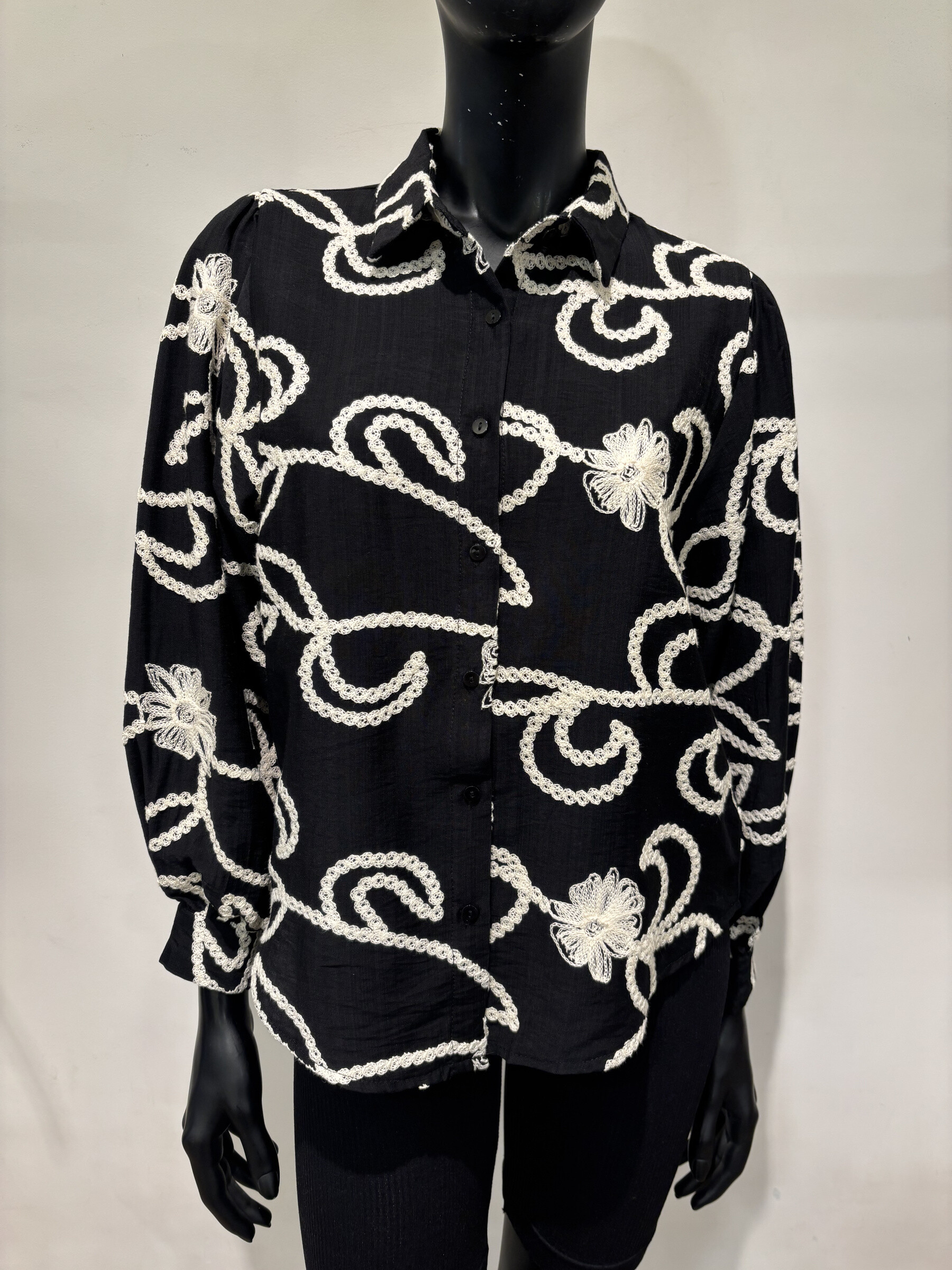 Wholesaler Voyelles - embroidered shirt