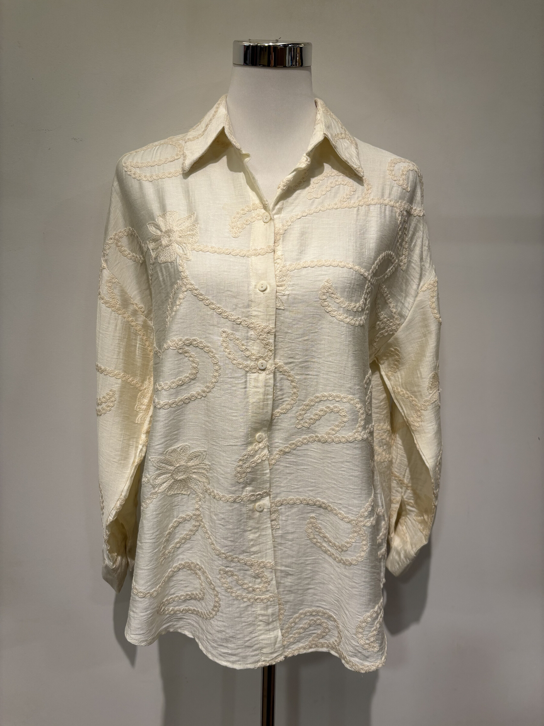 Wholesaler Voyelles - embroidered shirt