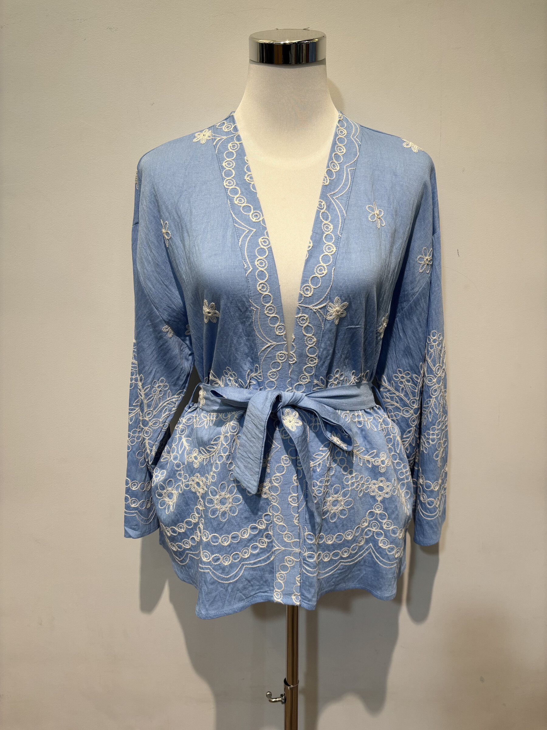 Wholesaler Voyelles - embroidered vest