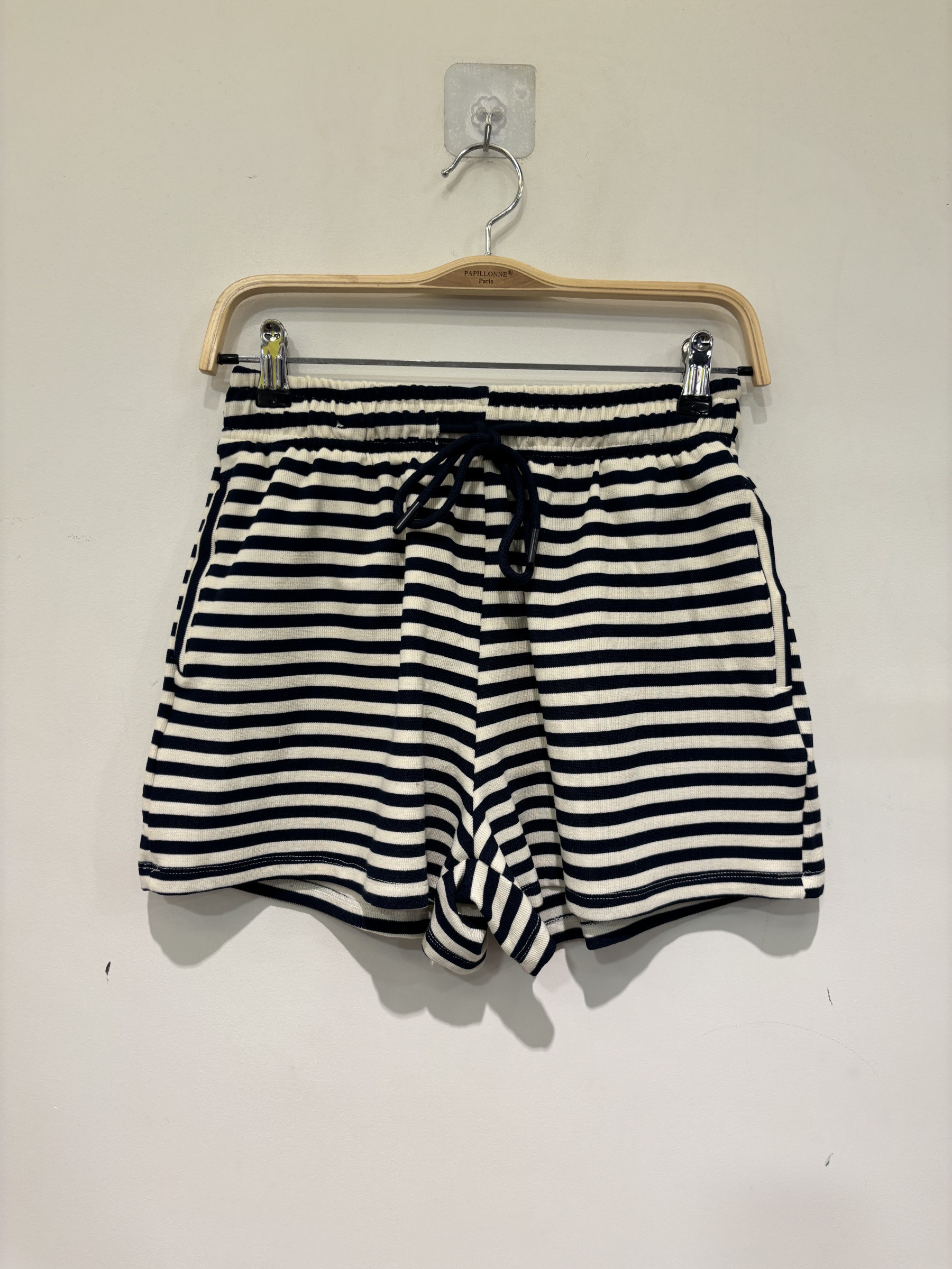 Mayorista Voyelles - Pantalones cortos a rayas