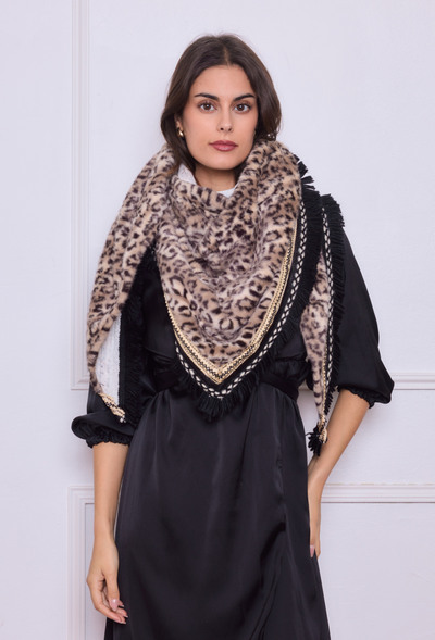 Grossiste VS PLUS - Echarpe Grand Triangle(poncho) Extra-large en fausse fourrure imprimé léopard Grossiste VS PLUS - Echarpe Grand Triangle(poncho) Extra-large en fausse fourrure imprimé léopard