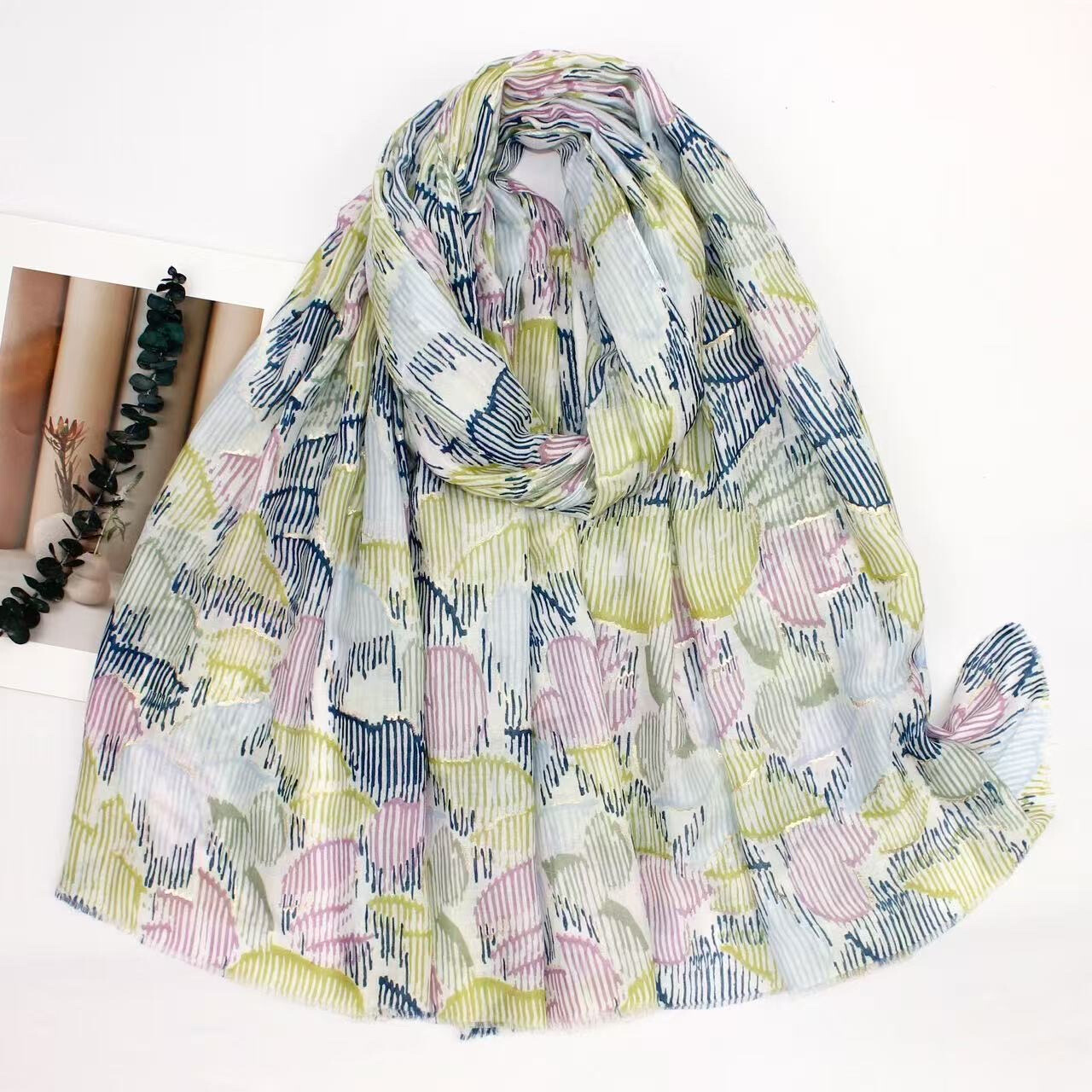 Wholesaler VS PLUS - AMBILIGHT Lily Flowers Print Pattern with gilding