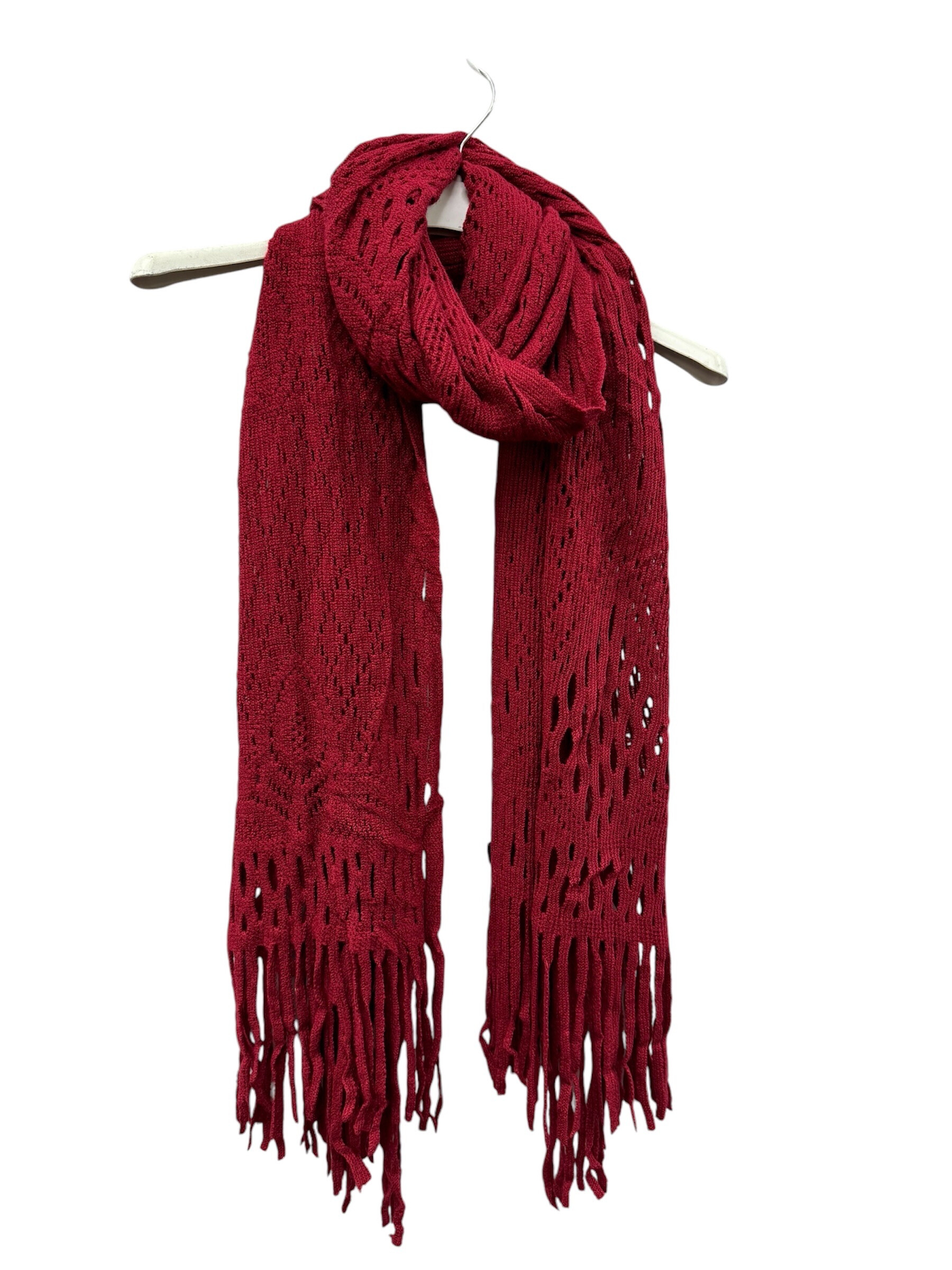 Wholesaler VS PLUS - Perforated winter scarf in knitted mesh with fringes