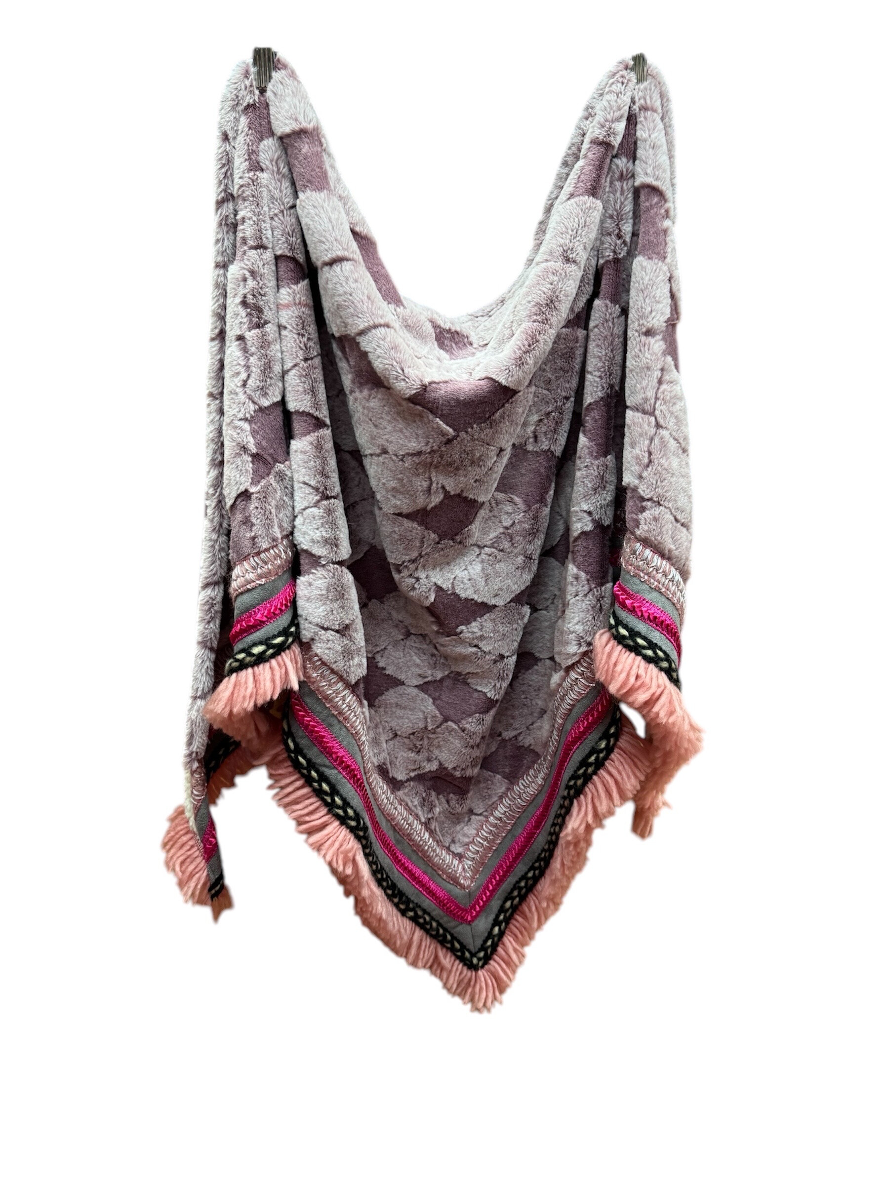 Wholesaler VS PLUS - Very Large Winter Checkered Triangle Scarf With Fringes