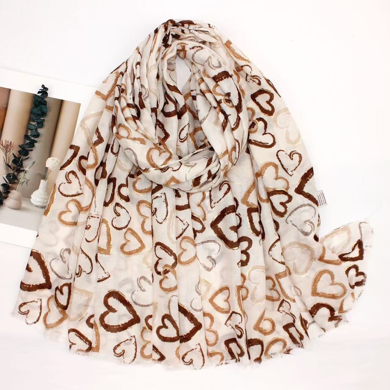 Mayorista VS PLUS - Bufanda estampada con estampado de corazones multicolor y dorado