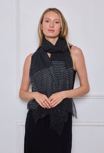 Wholesaler VS PLUS - Solid scarf with sequins and striped edges