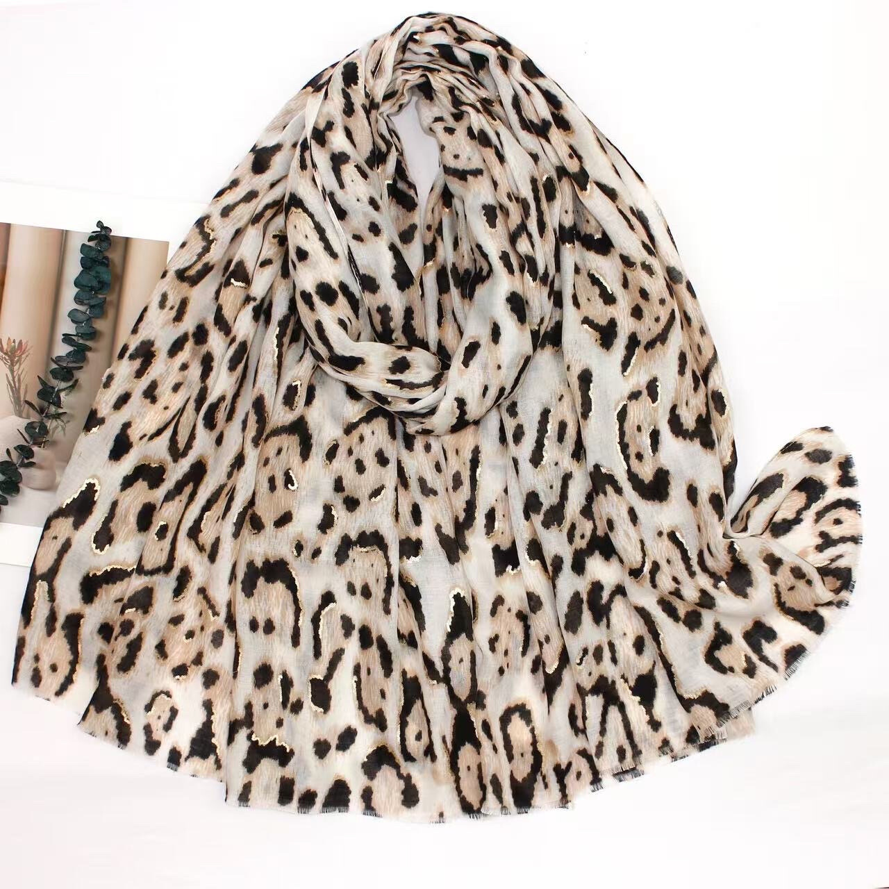 Wholesaler VS PLUS - Leopard Pattern Printed Scarf In Gold