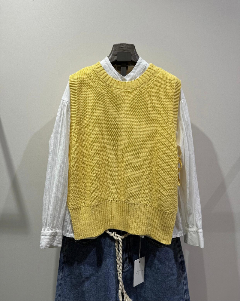 Wholesaler W Studio - Sleeveless Knitted Sweater with Bows in the Side