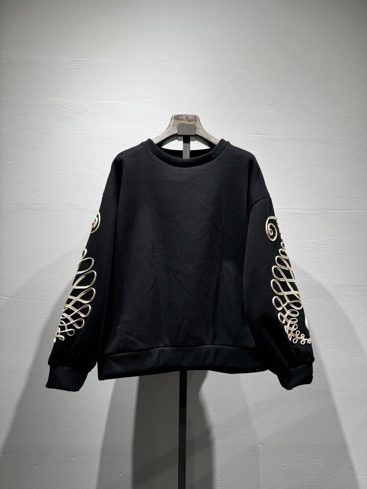 Wholesaler W Studio - Plain Sweatshirt with Embroidery on the sleeves