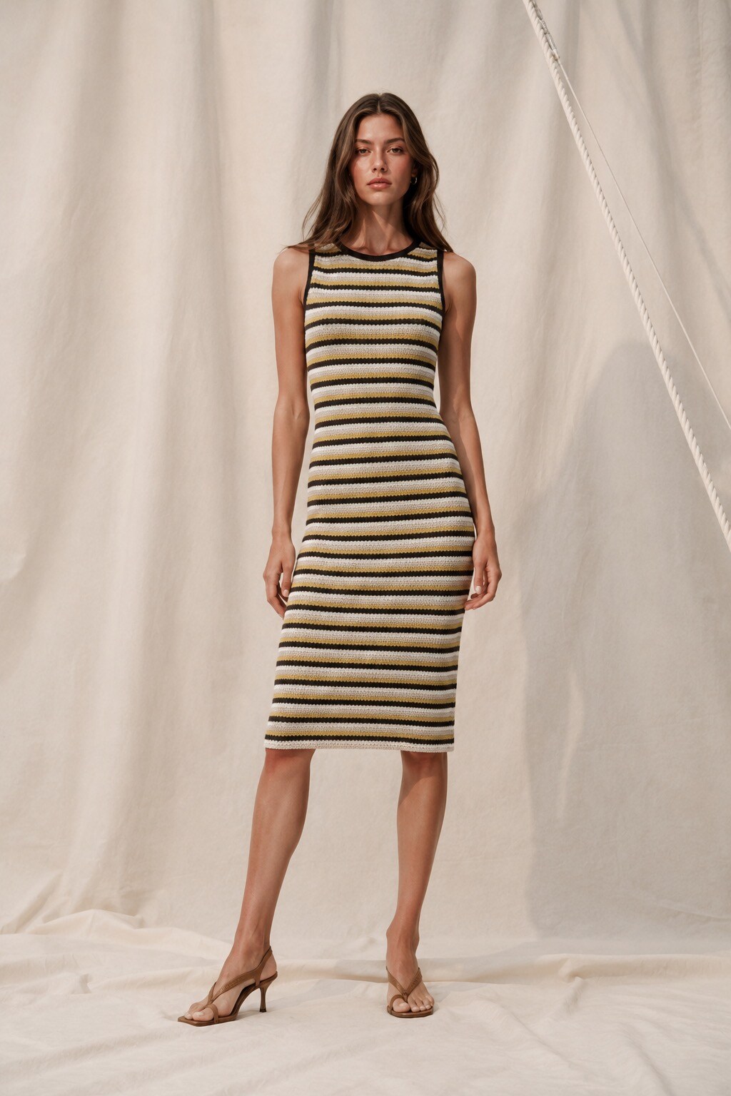 Grossiste WAY WAY SRL - ROBE MIDI EN MAILLE AJOURÉE À RAYURES SANS MANCHES