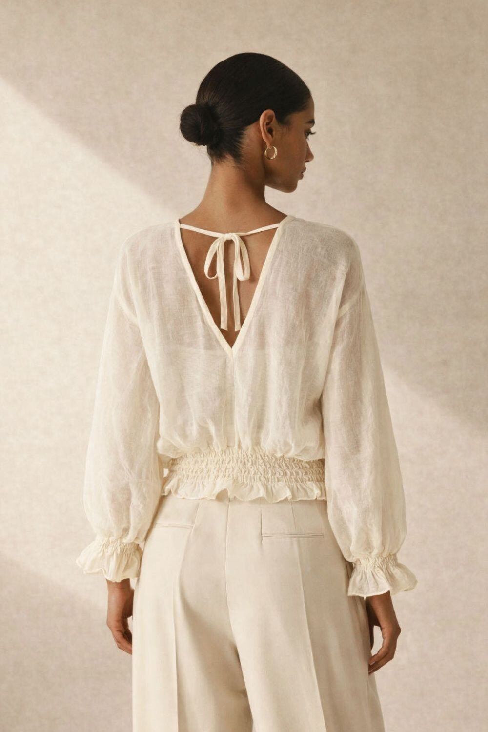 Grossiste WAY WAY SRL - BLOUSE EN TENCEL AVEC DÉCOLLETÉ EN V ET MANCHES AMPLIES
