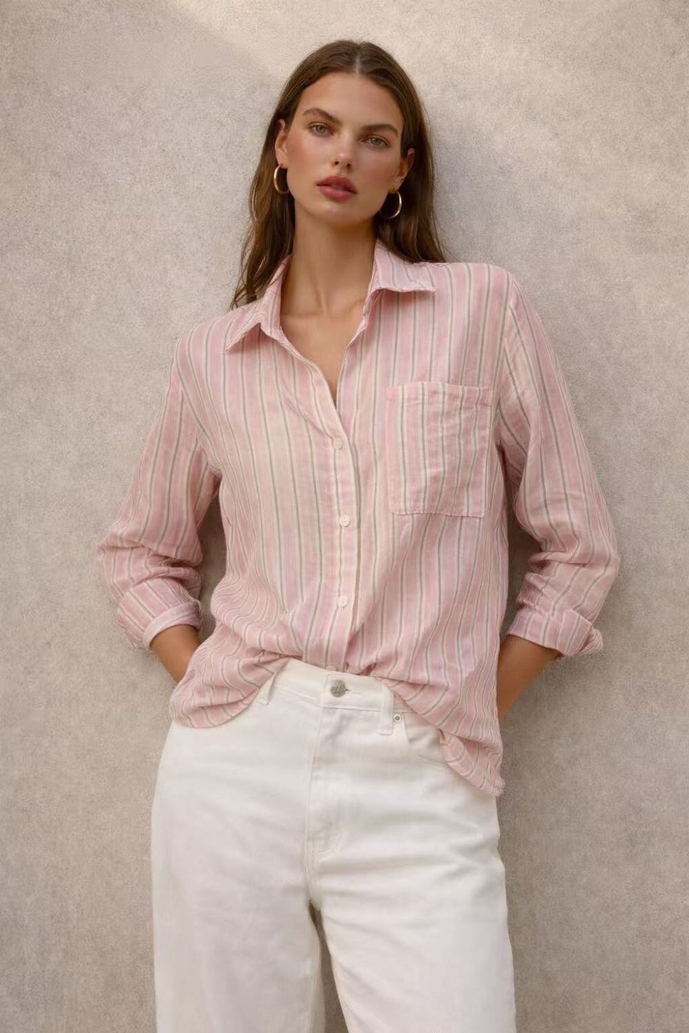 Mayorista WAY WAY SRL - CAMISA DE TENCEL A RAYAS CON CUELLO CLÁSICO Y BOLSILLO EN EL PECHO