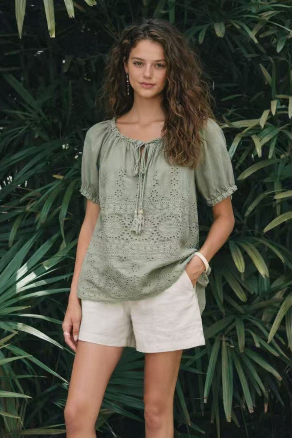 Grossista WAY WAY SRL - BLUSA SANGALLO CON SCOLLO ARRICCIATO E LACCETTI – MANICA A SBUFFO