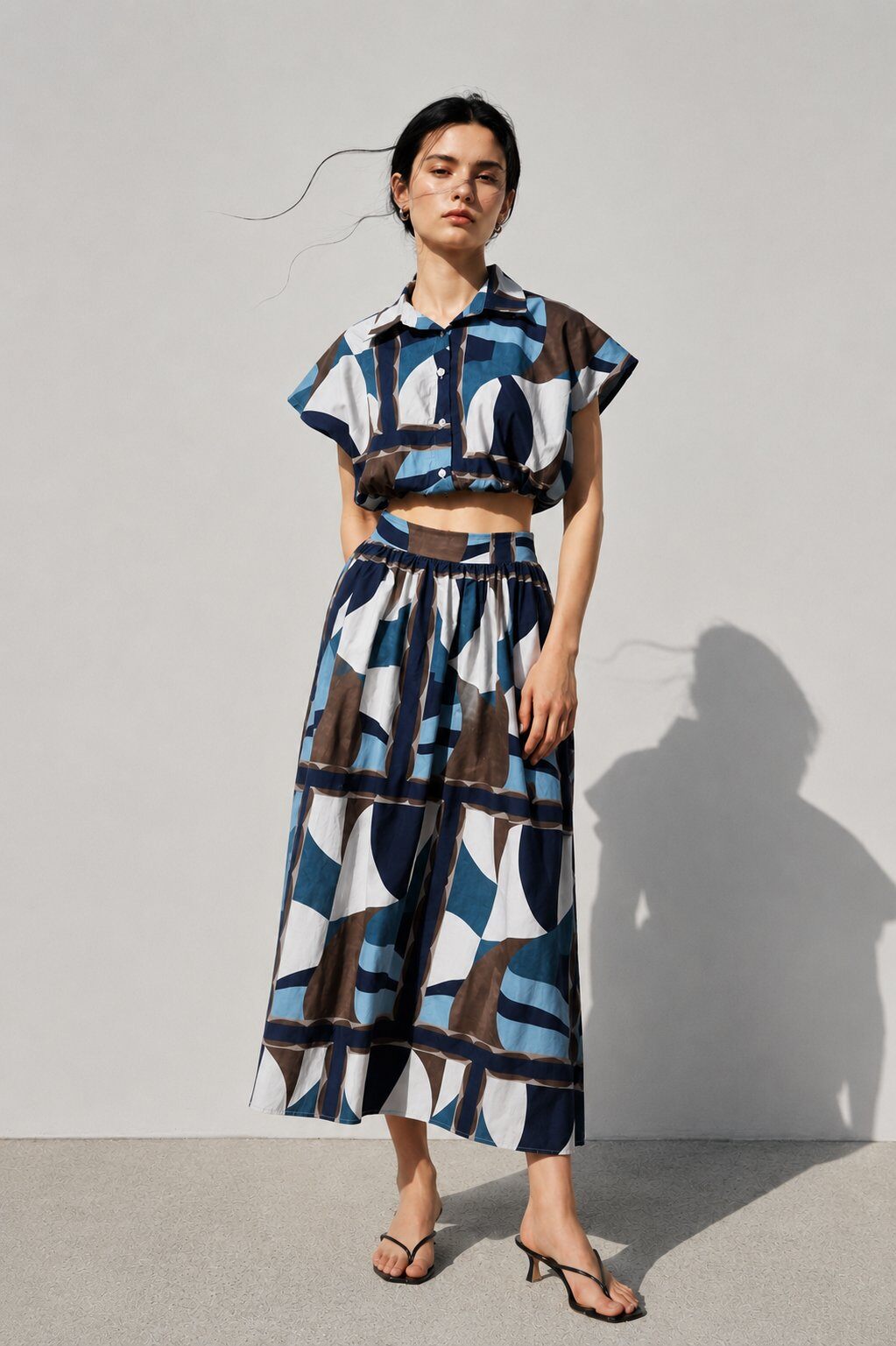 Mayorista WAY WAY SRL - CONJUNTO DE 2 PIEZAS DE ALGODÓN CON ESTAMPADO GEOMÉTRICO, FALDA MIDI Y CAMISA CORTA