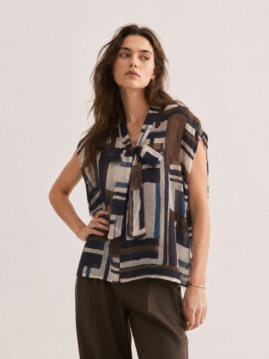 Mayorista WAY WAY SRL - BLUSA DE TENCEL CON ESTAMPADO GEOMÉTRICO