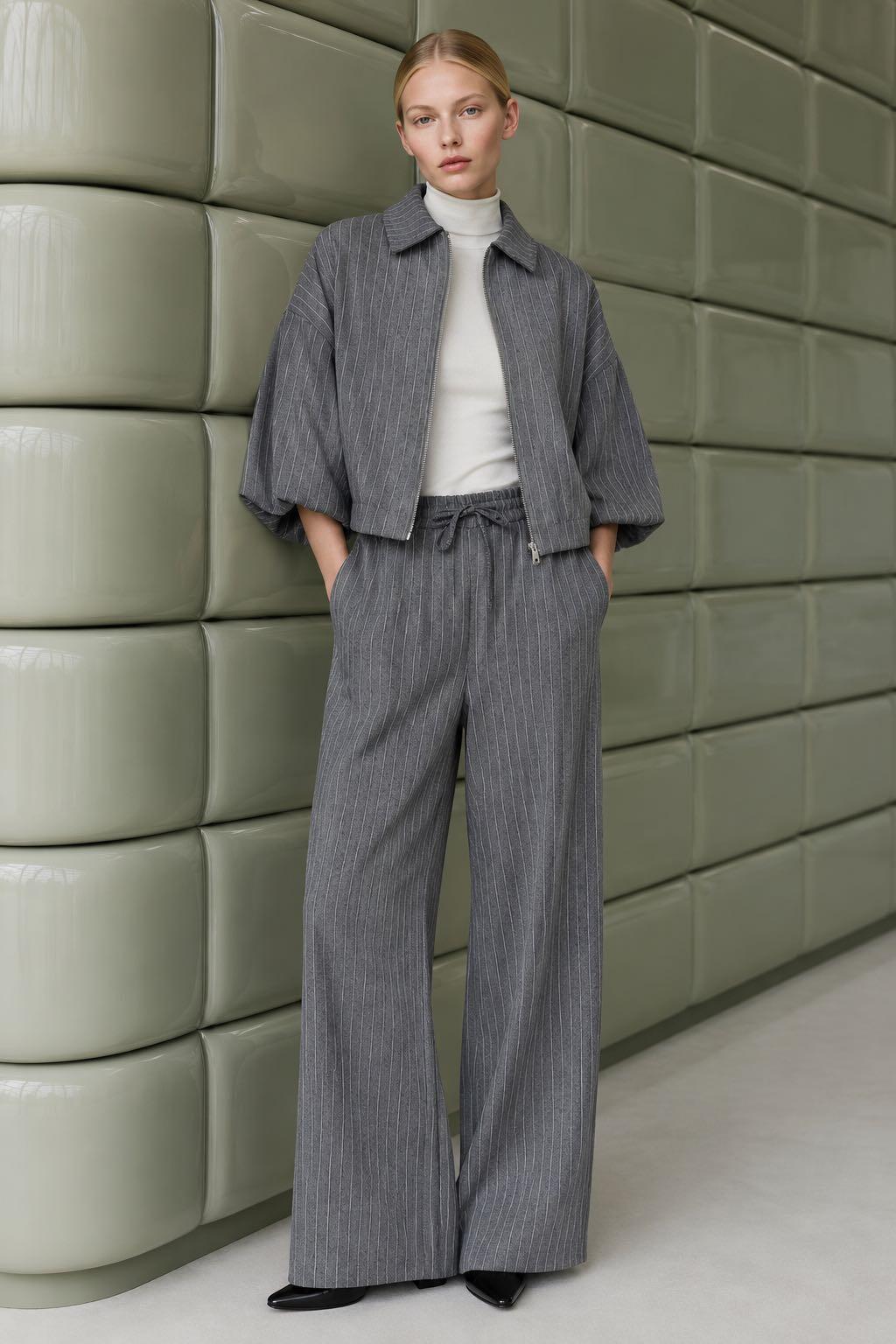 Wholesaler WAY WAY SRL - PINSTRIPED PALAZZO PANTS WITH ELASTIC WAIST AND DRAWSTRING