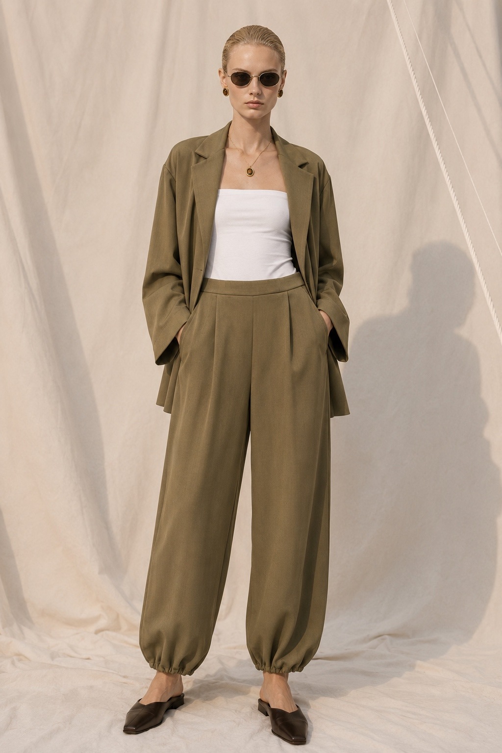 Grossiste WAY WAY SRL - PANTALON EN BI-STRETCH AVEC BAS ÉLASTIQUE