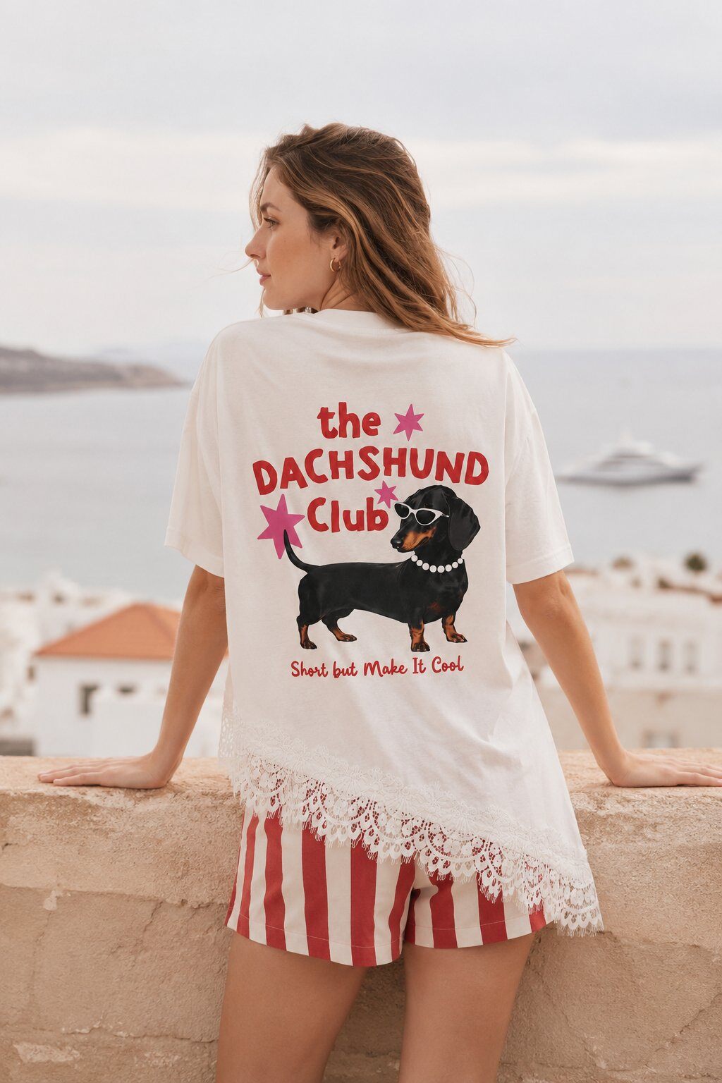 Mayorista WAY WAY SRL - CAMISETA DE ALGODÓN CON ESTAMPADO DACHSHUND CLUB Y ENCAJE ASIMÉTRICO