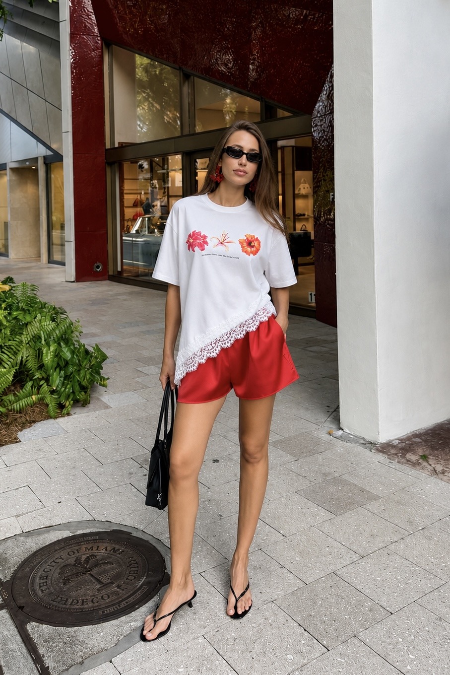 Mayorista WAY WAY SRL - CAMISETA DE ALGODÓN PEINADO CON ESTAMPADO FLORAL Y ENCAJE ASIMÉTRICO