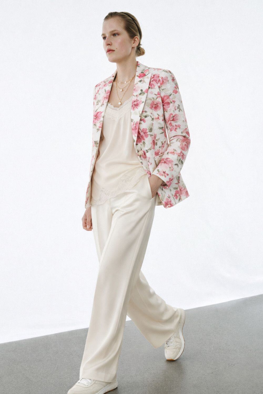 Grossiste WAY WAY SRL - VESTE BISTRETCH À IMPRIMÉ FLORAL AVEC COL, BOUTONS, POCHES ET ÉPAULETTES