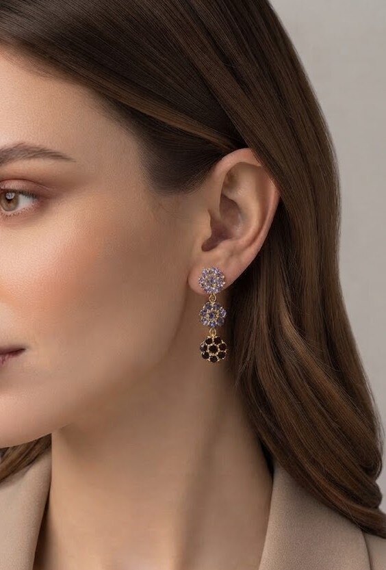 Grossiste WEC Bijoux - Boucles d'oreilles pendantes en acier inoxydable — Trio de fleurs en strass
