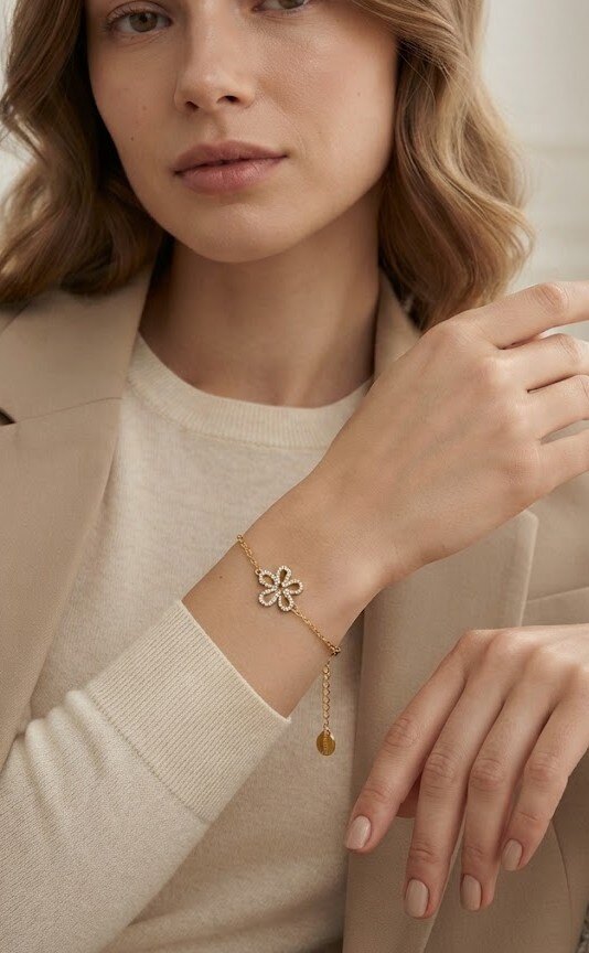 Grossiste WEC Bijoux - Bracelet chaîne fine en acier inoxydable avec motif fleur en strass