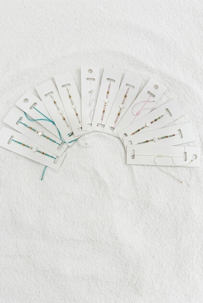 Großhändler WEC Bijoux - SET AUS 12 ARMBÄNDERN MIT GEMISCHTEN FARBEN