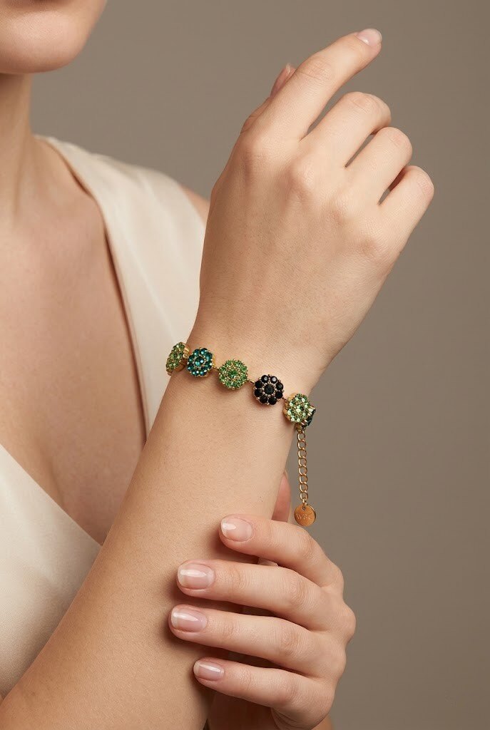 Großhändler WEC Bijoux - Florales Kettenarmband aus Edelstahl mit Funkelnden Strasssteinen