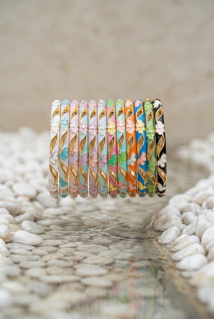 Wholesaler WEC Bijoux - Set of 12 Thai Bangle Bracelets Wholesaler WEC Bijoux - Set of 12 Thai Bangle Bracelets
