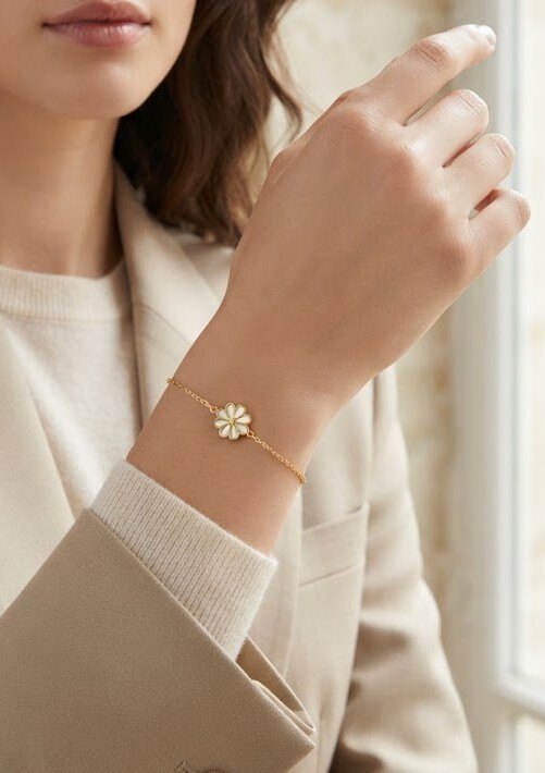 Grossista WEC Bijoux - Bracciale a Catena Sottile con Motivo a Fiore in Madreperla in Acciaio Inossidabile