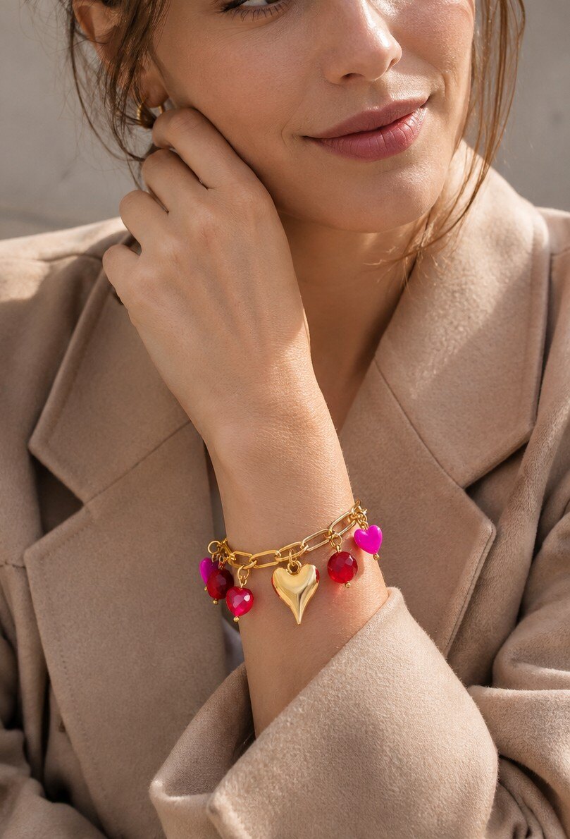 Mayorista WEC Bijoux - Pulsera de acero inoxidable dorado con dijes de corazón y perlas