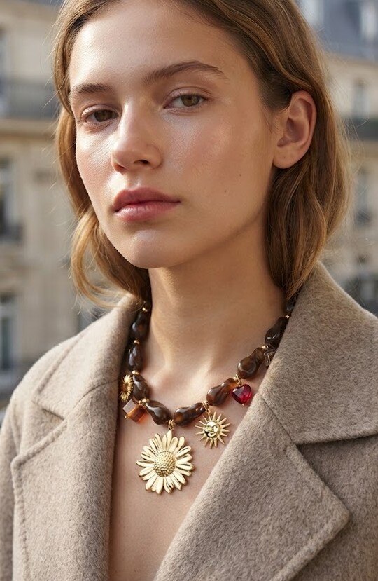 Grossiste WEC Bijoux - Collier court perles ambrées & pampilles solaires en acier inoxydable