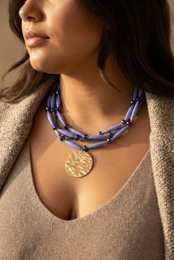 Wholesaler WEC Bijoux - Triple Strand Necklace with Lilac Tubular Beads & Hammered Gold-Plated Stainless Steel Medal