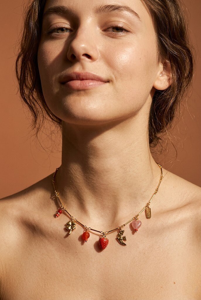 Großhändler WEC Bijoux - Vergoldete Edelstahlkette mit Anhängern 'Rustikal & Glücksbringer'