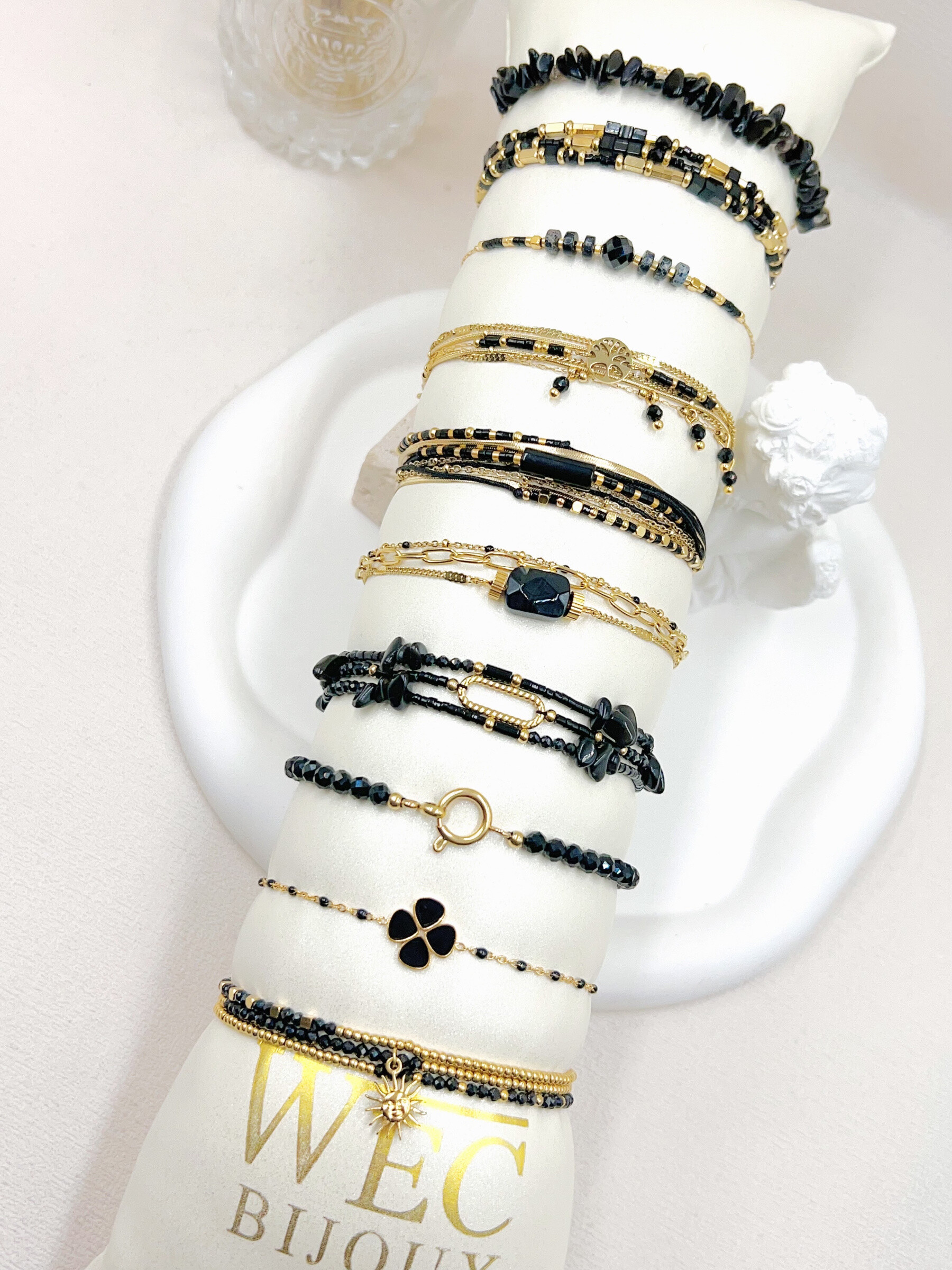 Großhändler WEC BIJOUX - SET AUS 10 EDELSTAHLARMBÄNDERN OHNE DISPLAY