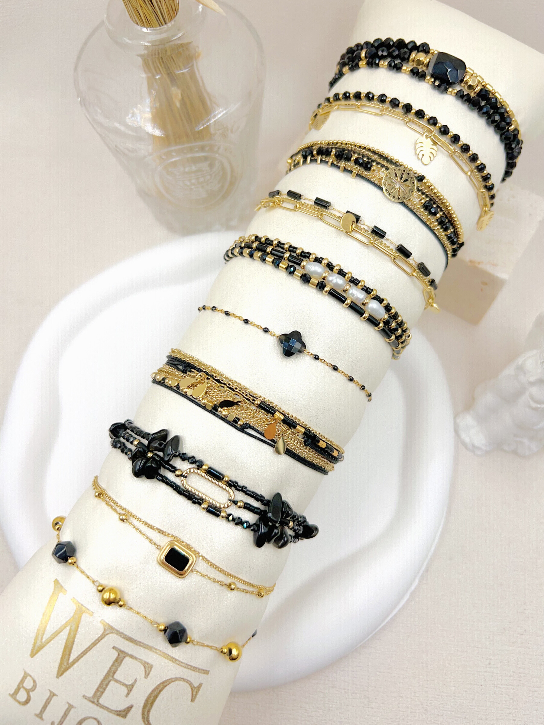Großhändler WEC BIJOUX - SET AUS 10 EDELSTAHLARMBÄNDERN OHNE DISPLAY