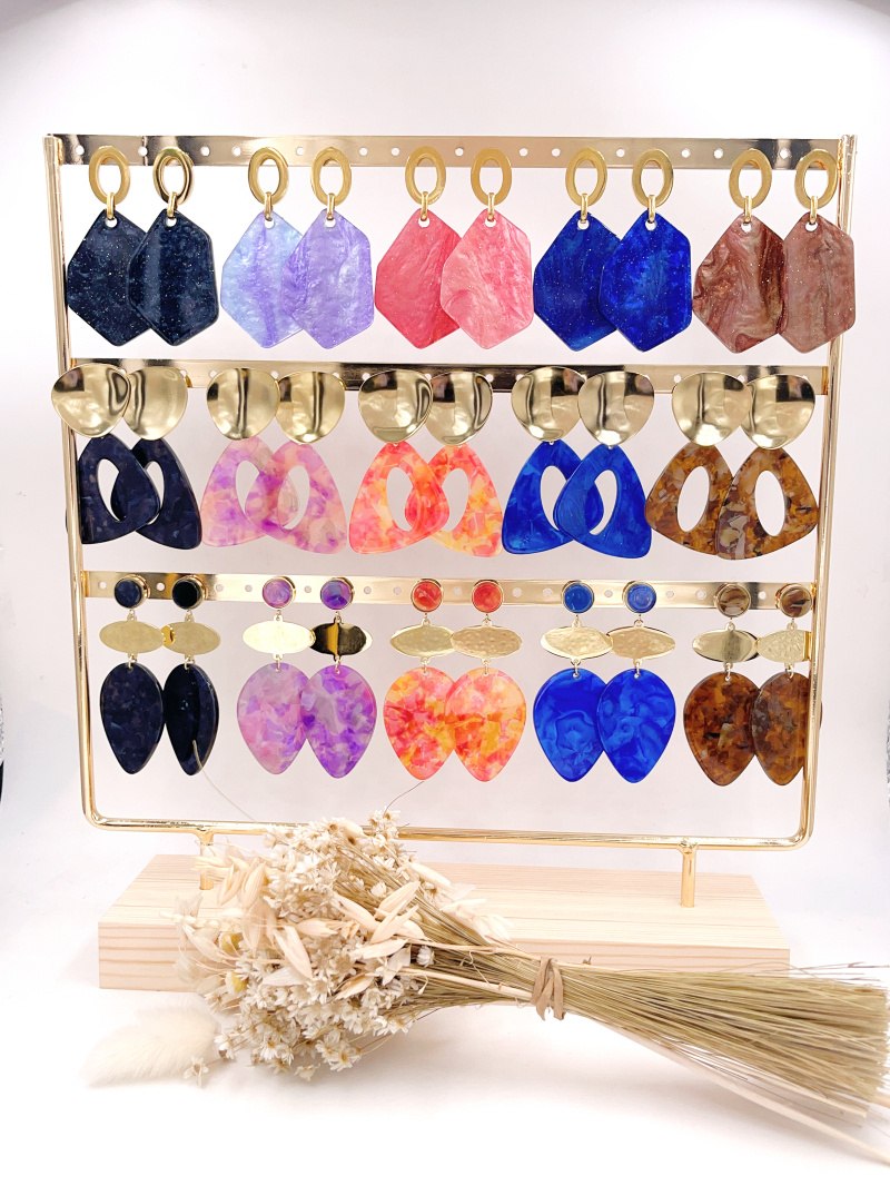 Grossiste WEC Bijoux - LOT DE 15 BOUCLES D'OREILLES EN ACIER AVEC PRESENTOIR