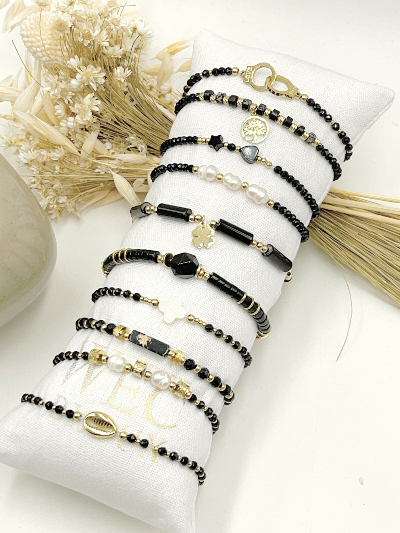 Großhändler WEC Bijoux - SET AUS 10 ELASTISCHEN STAHL- UND STEINARMBÄNDERN MIT RING