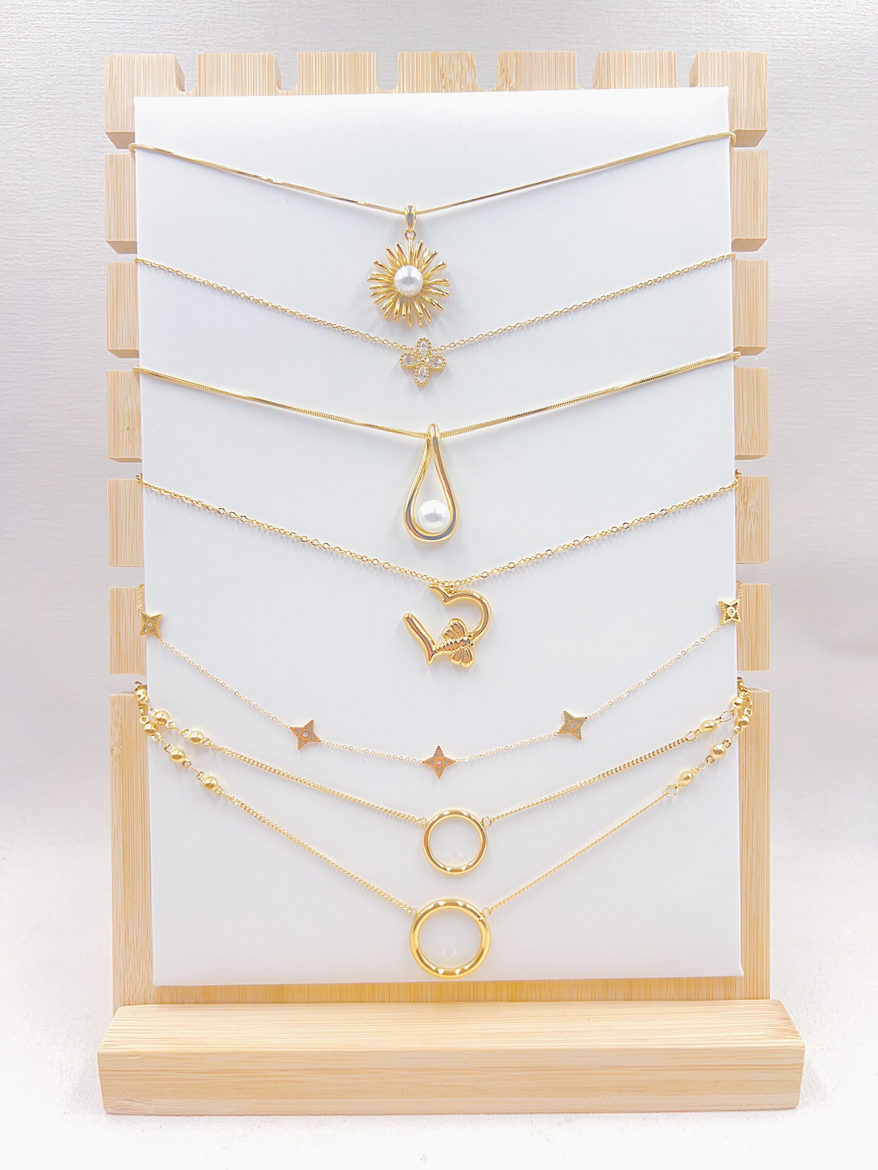 Großhändler WEC BIJOUX - SET AUS 7 EDELSTAHL-HALSKETTEN + DISPLAY