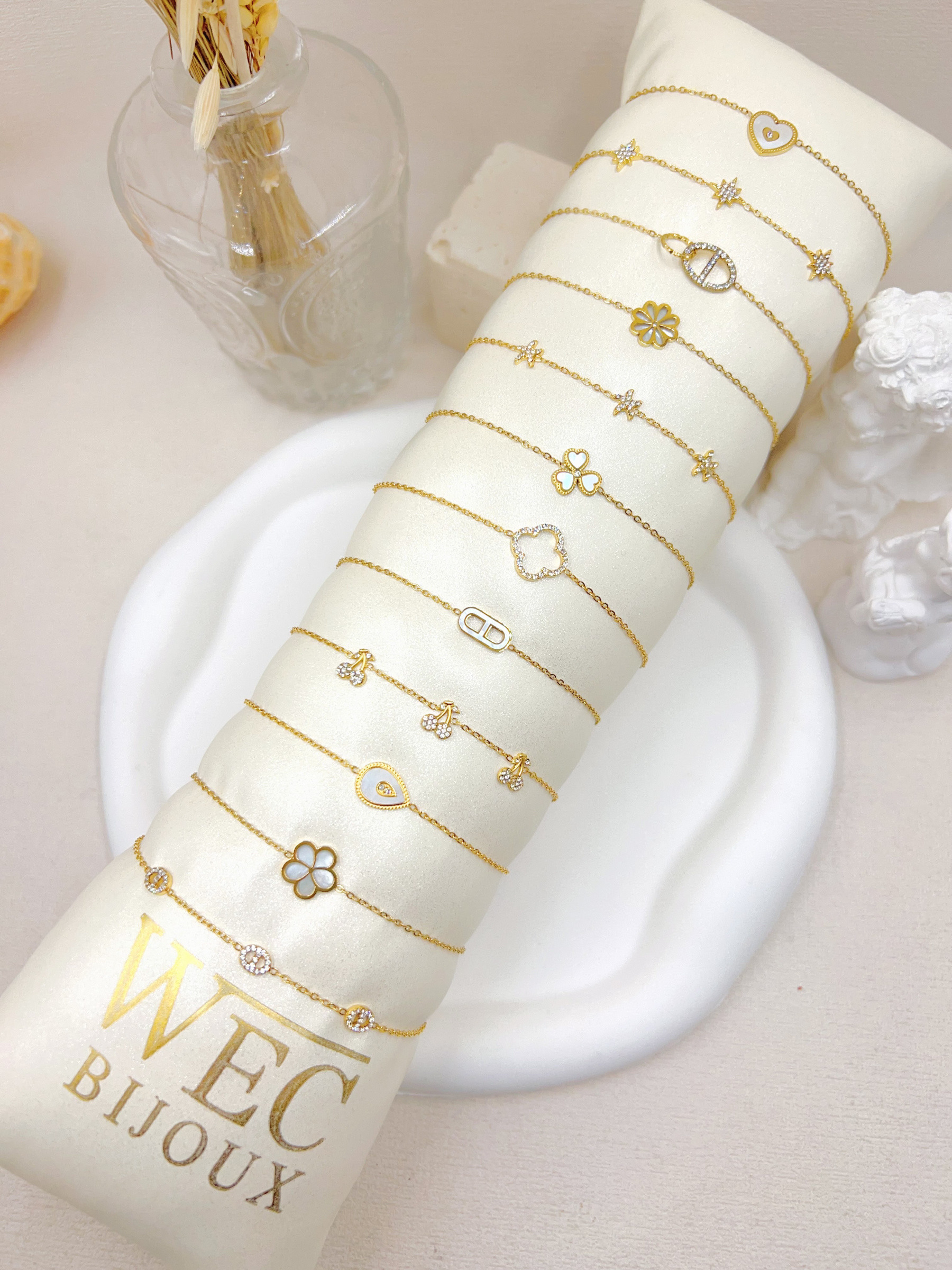 Grossiste WEC Bijoux - Lot de 12 bracelets en acier inoxydable avec présentoir