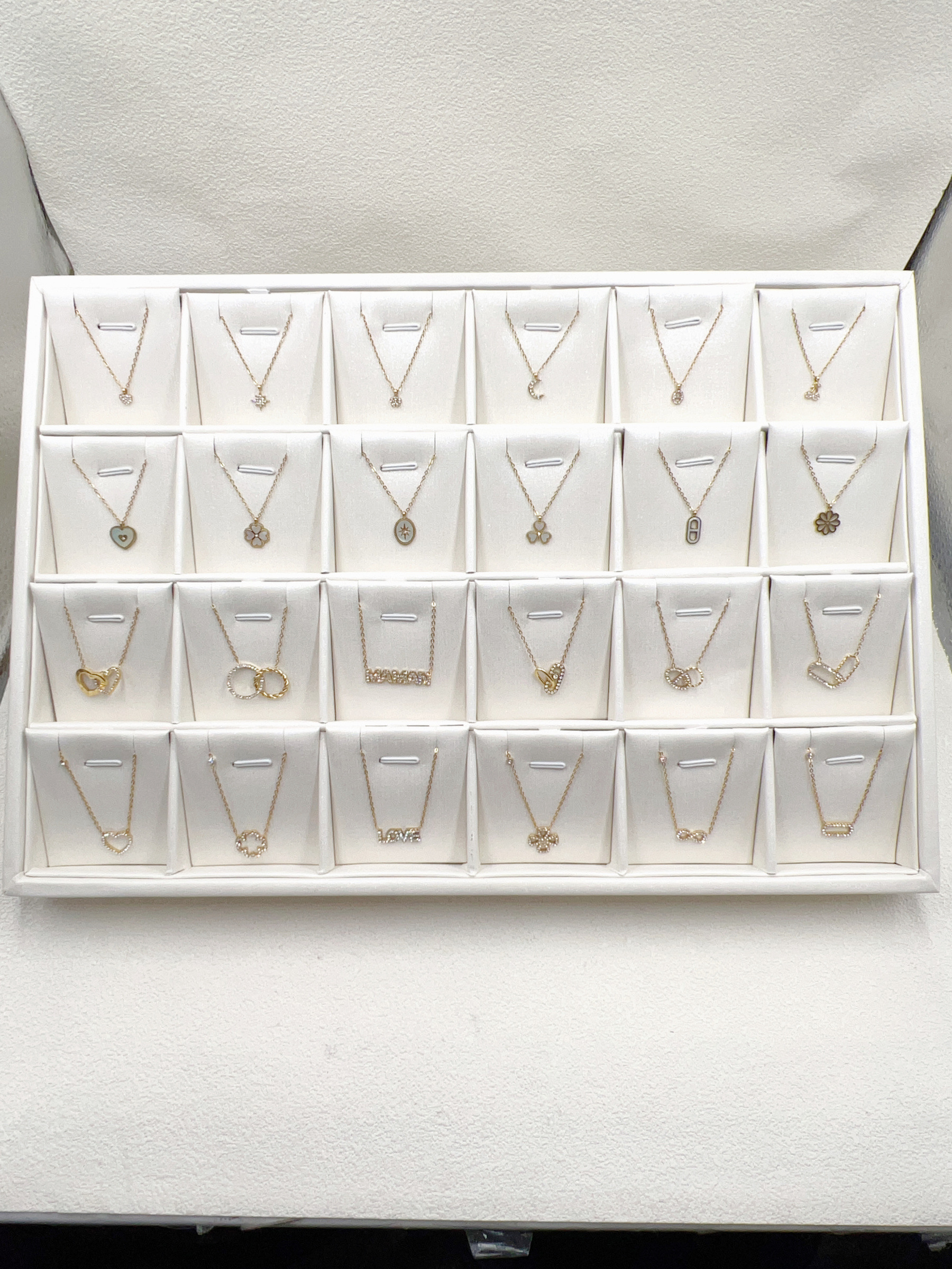 Grossiste WEC Bijoux - Lot de 24 Colliers en Acier Inoxydable avec présentoir