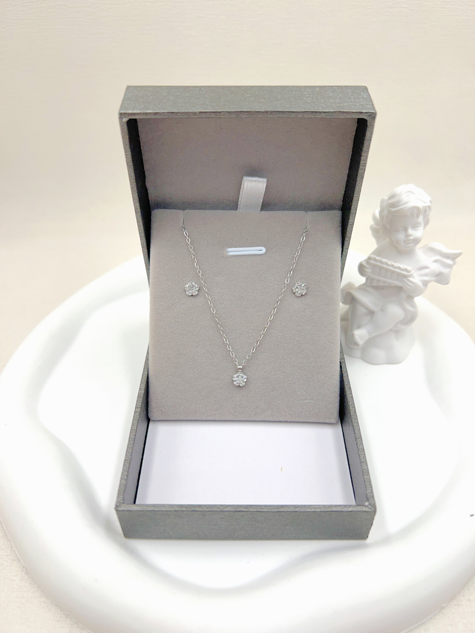 Grossiste WEC Bijoux - COFFRET PARURE (COLLIER + BOUCLE D'OREILLES) EN ACIER INOXYDABLE AVEC BOITE