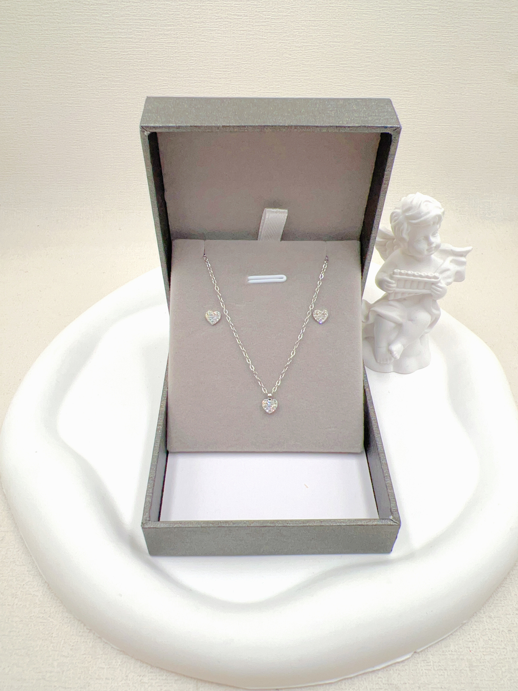 Grossiste WEC Bijoux - COFFRET PARURE (COLLIER + BOUCLE D'OREILLES) EN ACIER INOXYDABLE AVEC BOITE