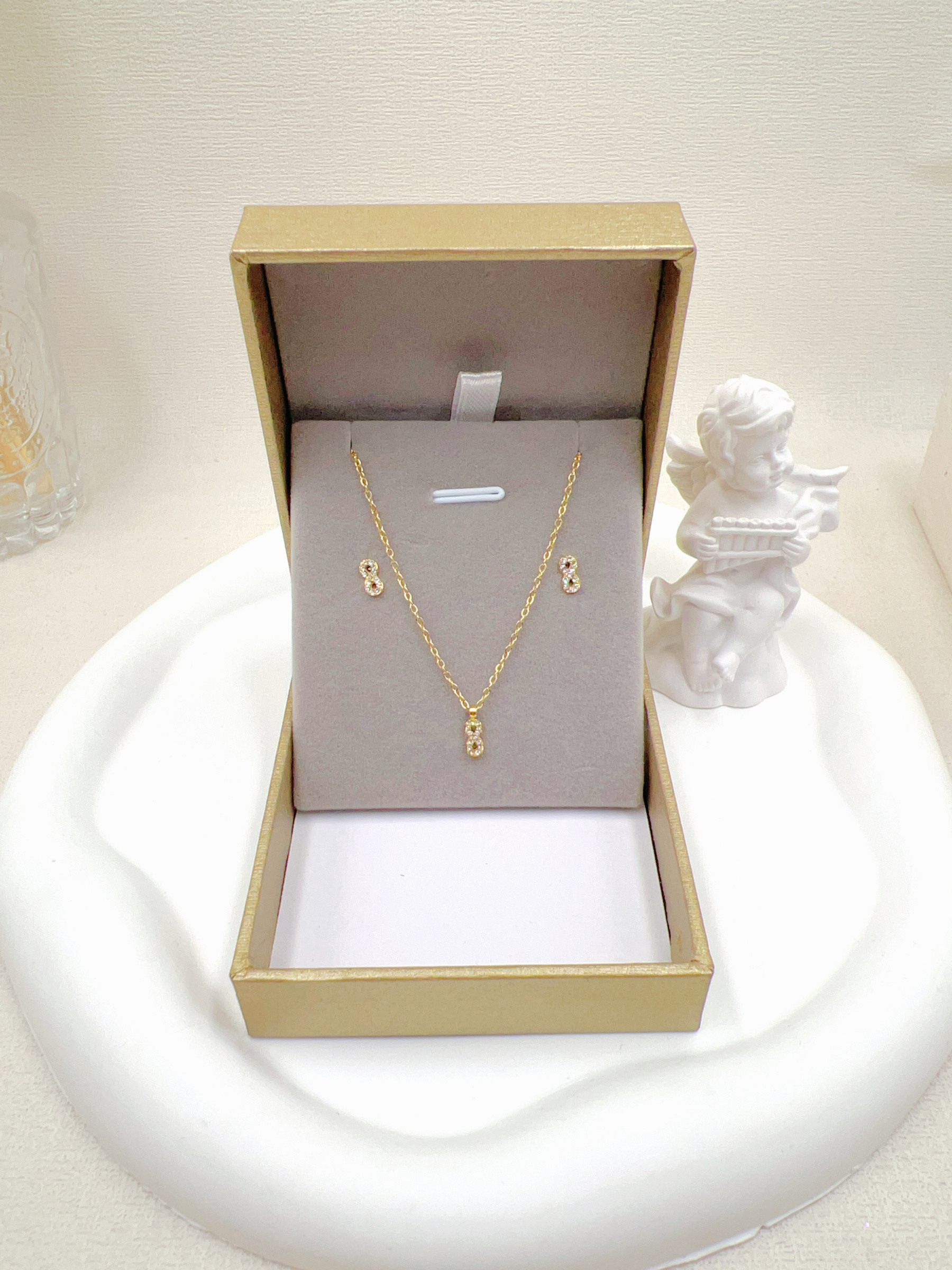 Grossiste WEC Bijoux - COFFRET PARURE (COLLIER + BOUCLE D'OREILLES) EN ACIER INOXYDABLE AVEC BOITE
