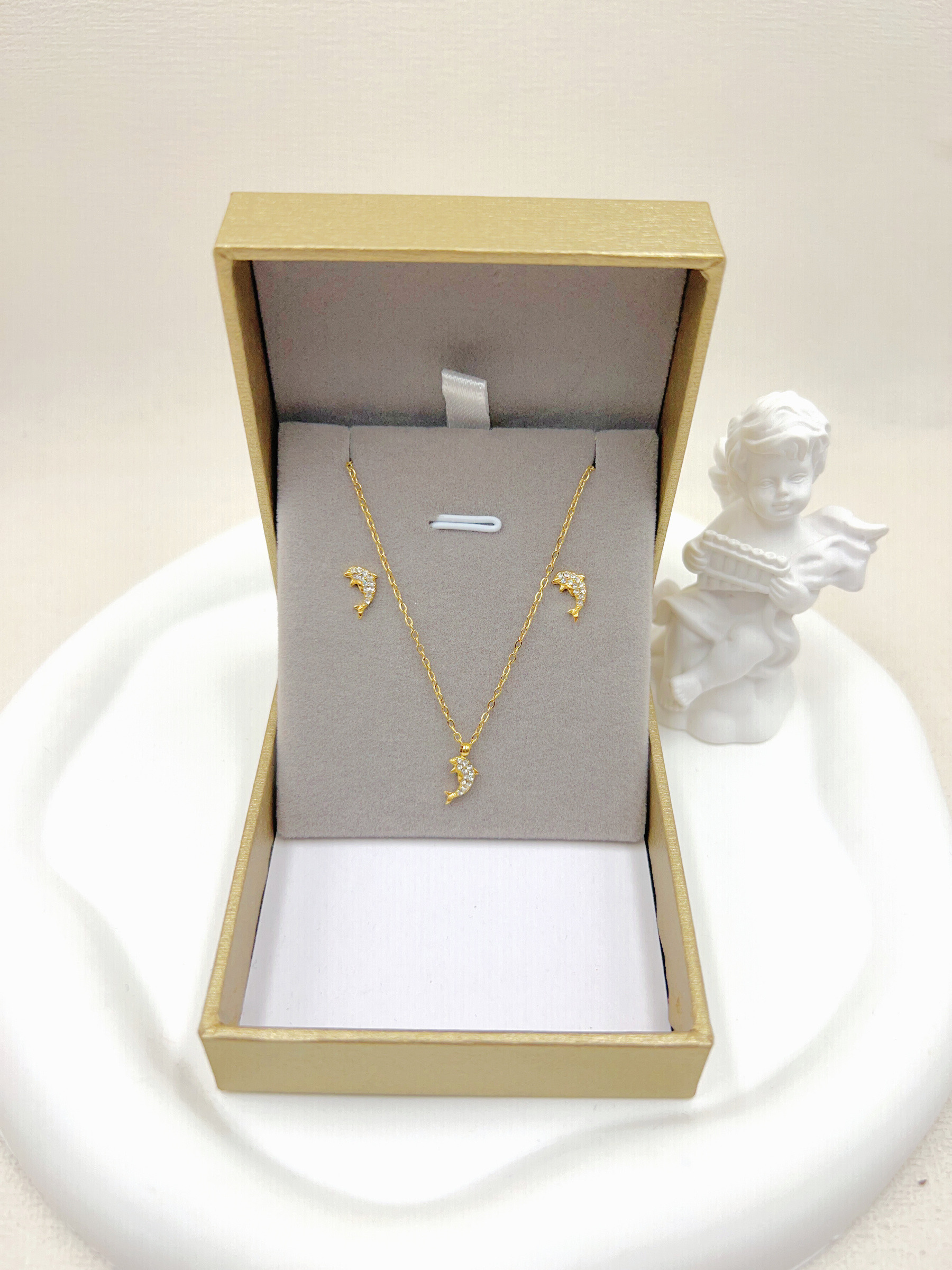 Grossiste WEC Bijoux - COFFRET PARURE (COLLIER + BOUCLE D'OREILLES) EN ACIER INOXYDABLE AVEC BOITE