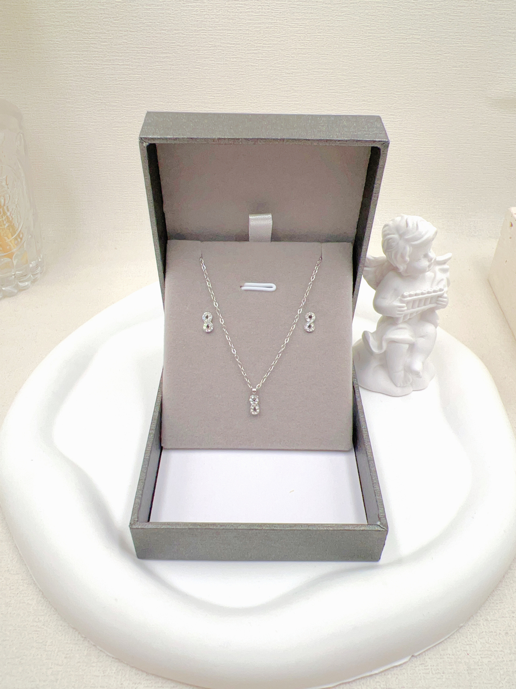 Grossiste WEC Bijoux - COFFRET PARURE (COLLIER + BOUCLE D'OREILLES) EN ACIER INOXYDABLE AVEC BOITE