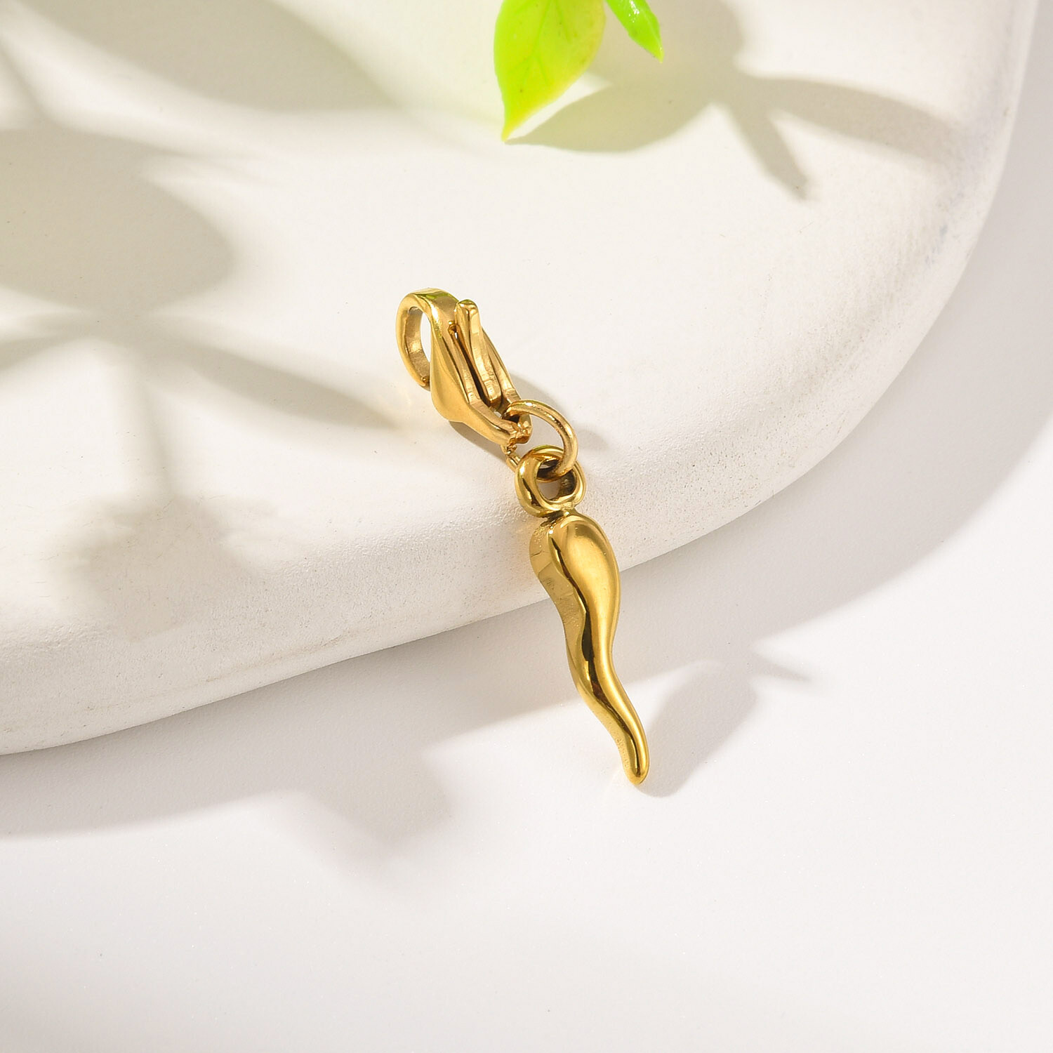 Grossiste WEC Bijoux - PENDENTIF CHARM PIMENT EN ACIER INOXYDABLE
