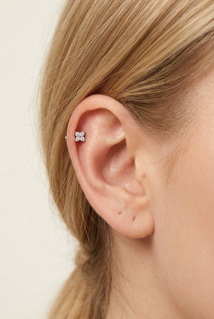 Grossiste WEC Bijoux - Piercing d'Oreille Floral en Acier Inoxyydable