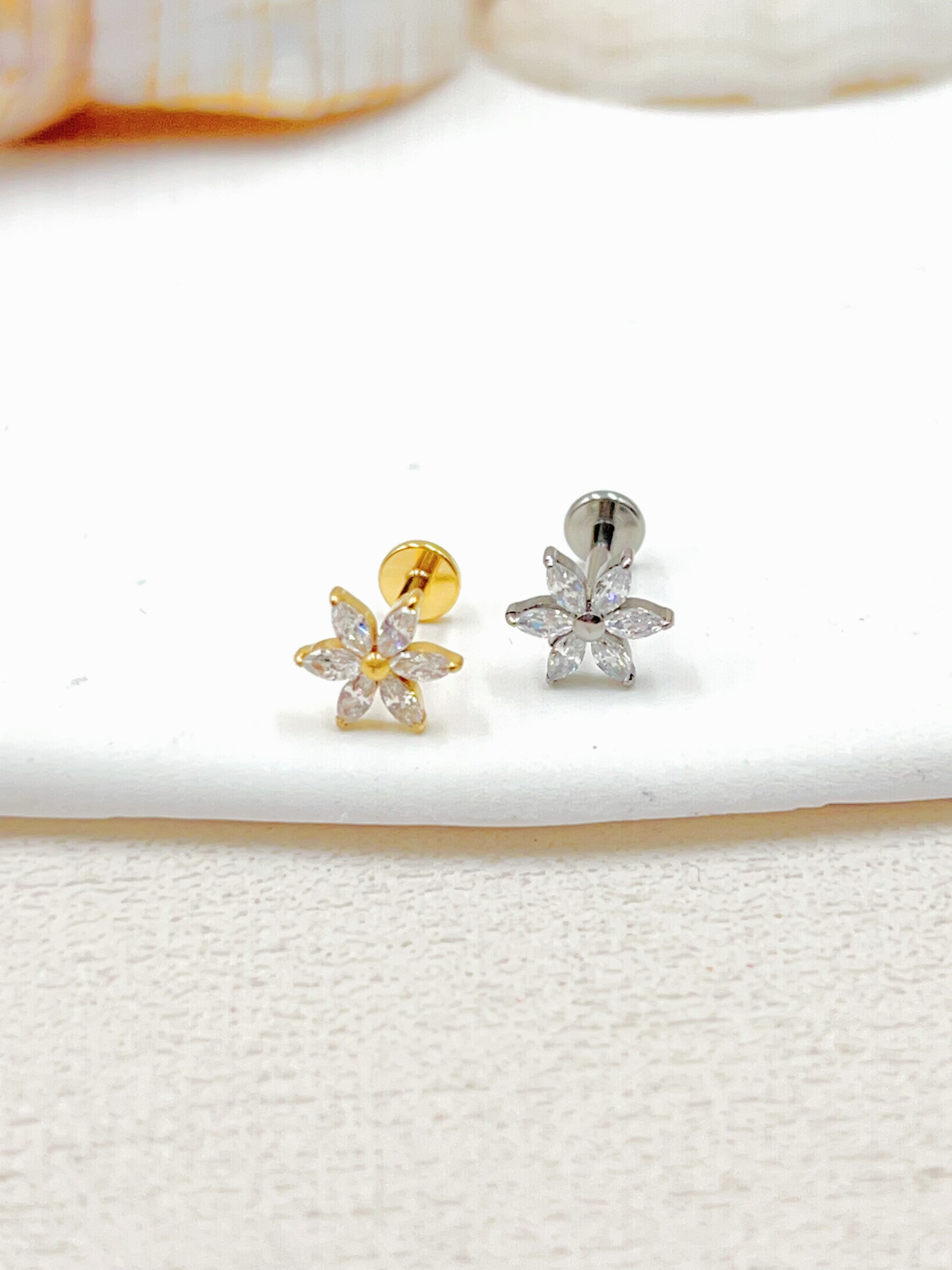 Grossista WEC Bijoux - Piercing in titanio, zirconio