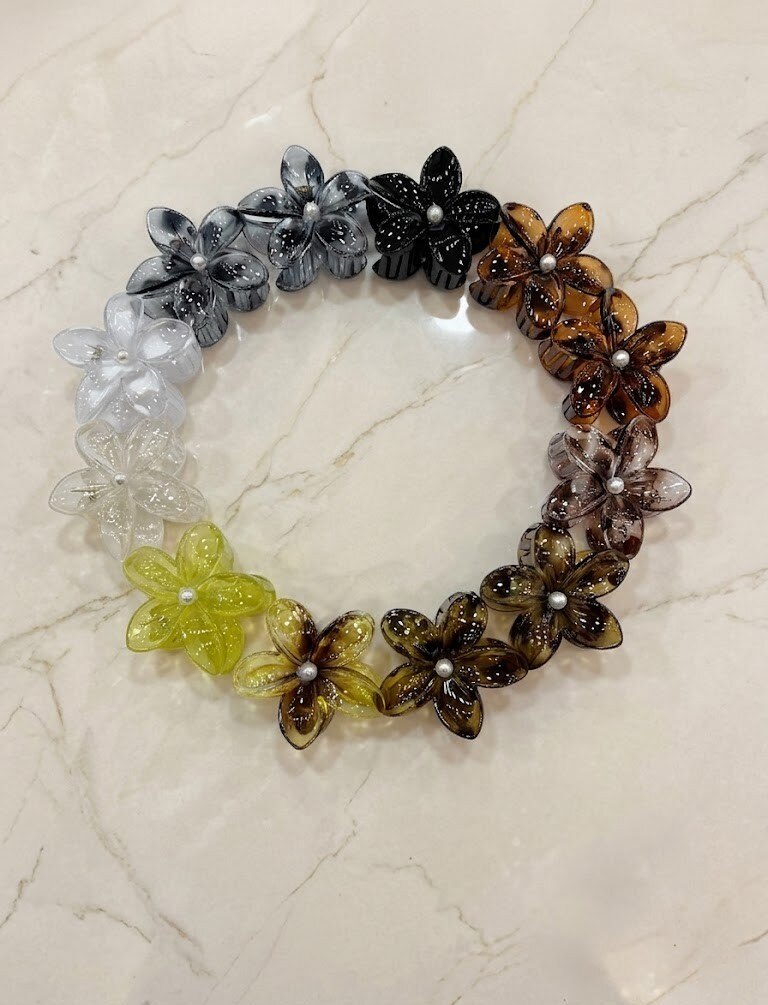 Grossiste WEC - Lot de 12 Pinces à Cheveux Fleur de Frangipanier – Éclat Nacré & Style Tropical